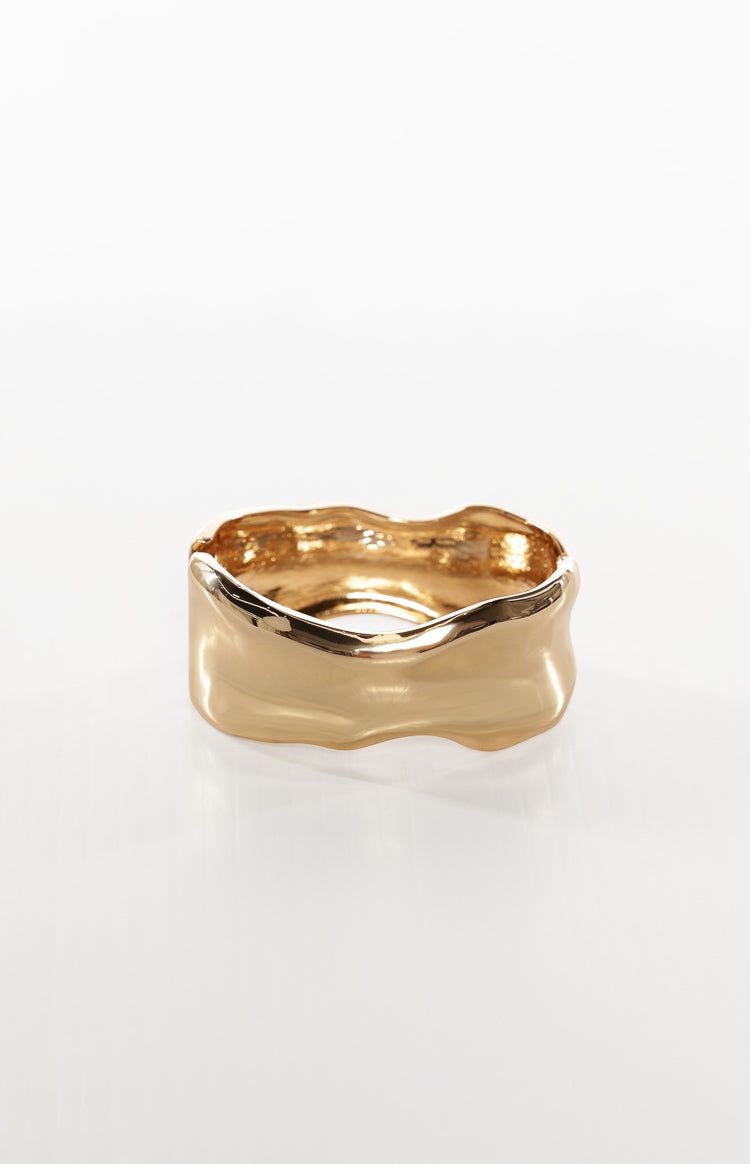 Auren Gold Wavy Clasp Bangle Image