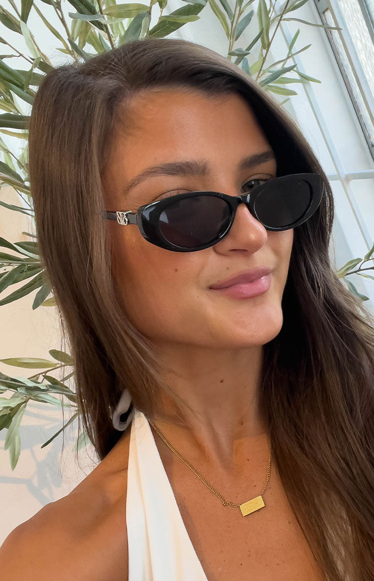 Beginning Julie Black Rounded Sunglasses Image