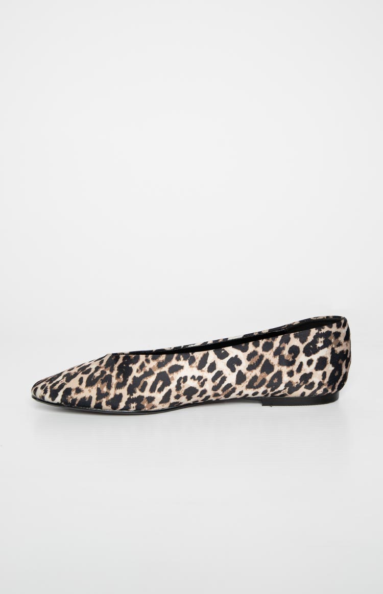 Side profile of a pointed-toe ballet flat in brown and black leopard print with black trim