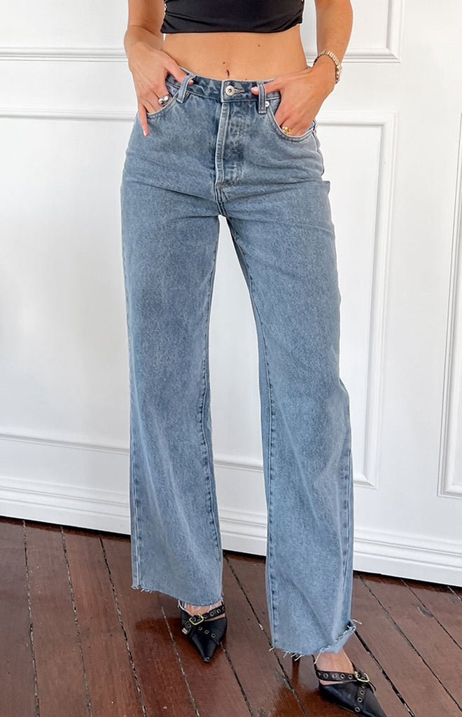 Essie Light Blue Straight Leg Jeans – Beginning Boutique