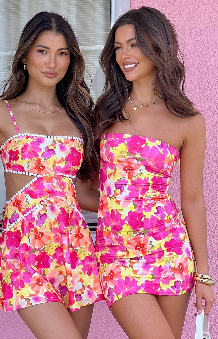 Fitted yellow floral strapless mini dress with a bodycon silhouette