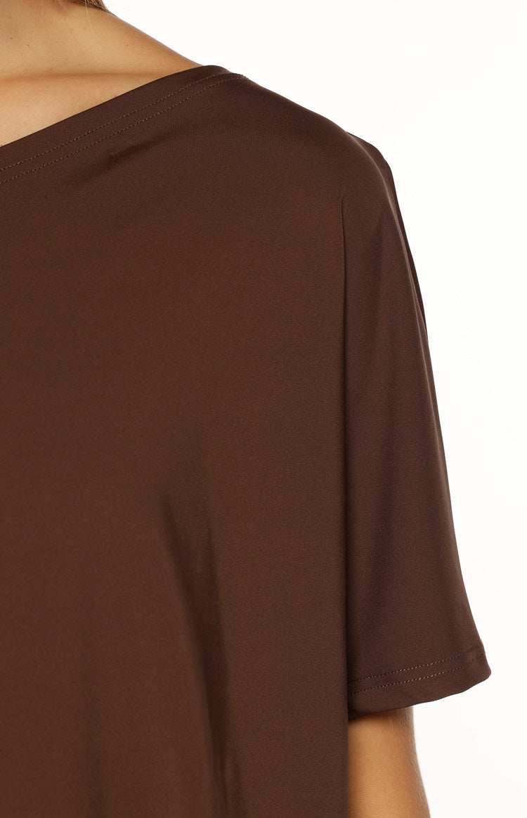 Close-up of the brown off-shoulder neckline with a double-stitched edge and the loose short sleeve