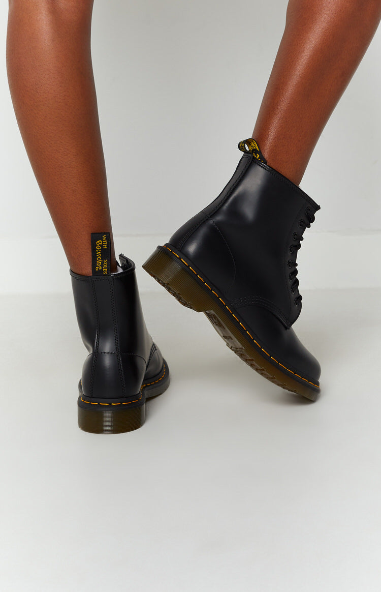 Women's 146 on sale smooth doc martens